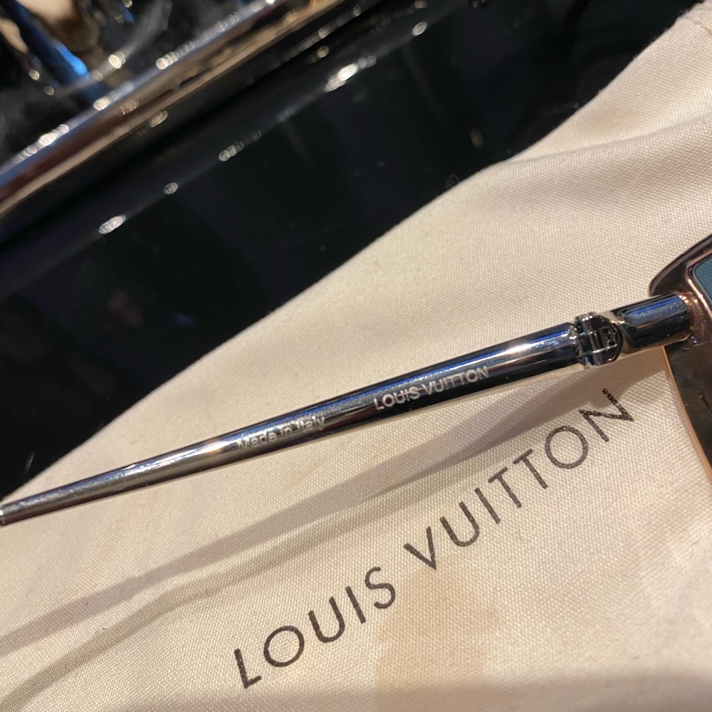 Louis Vuitton Gold Frame Brown Gradient Lens Sunglasses - Picture 5 of 6